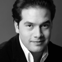 Robert Trevino 대표이미지
