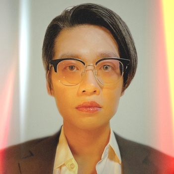 조휴일