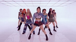 우주로(WOULD YOU RUN) 뮤직비디오 대표이미지