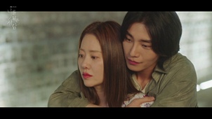 The Moment 뮤직비디오 대표이미지