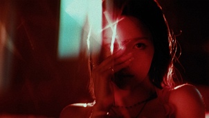 Hello Stranger 뮤직비디오 대표이미지